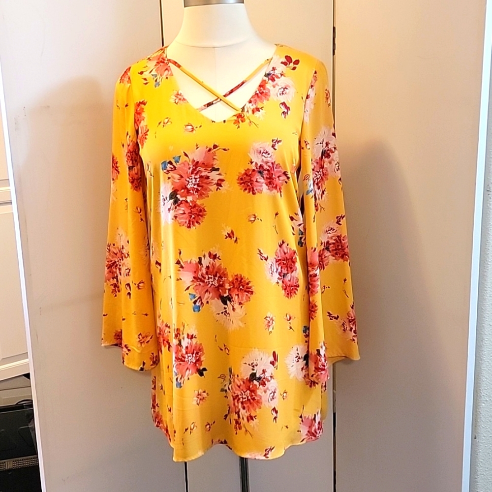 Cute Flowing Yellow Gold Floral Dress A.U.W Size XL NWOT